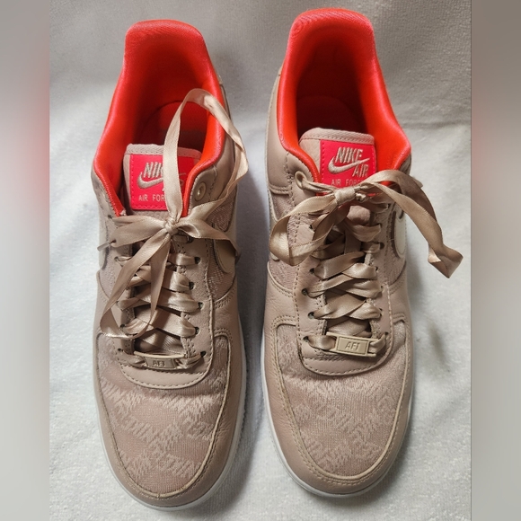 Nike Air Force 1 Low Top Sneakers in Beige with Coral Accents - Picture 3 of 8